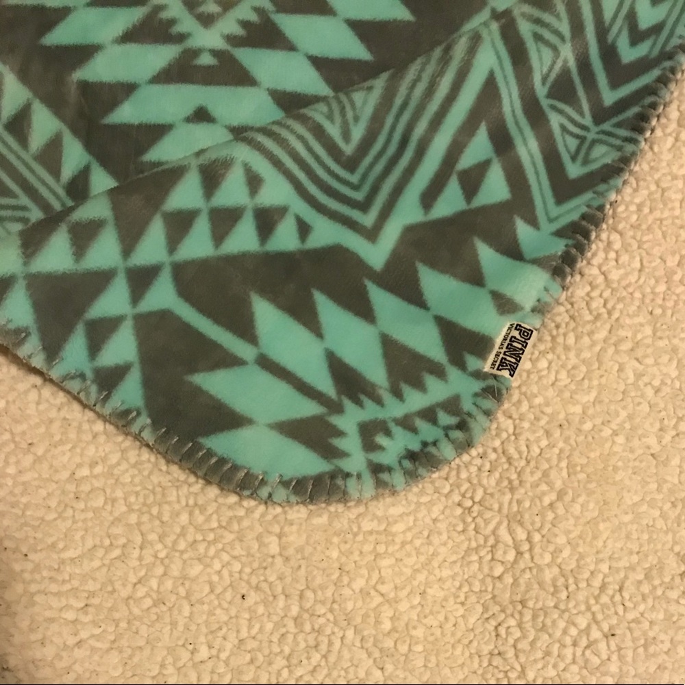 Rare VHTF 🆚 PINK Mint Aztec Sherpa Blanket - Picture 6 of 8